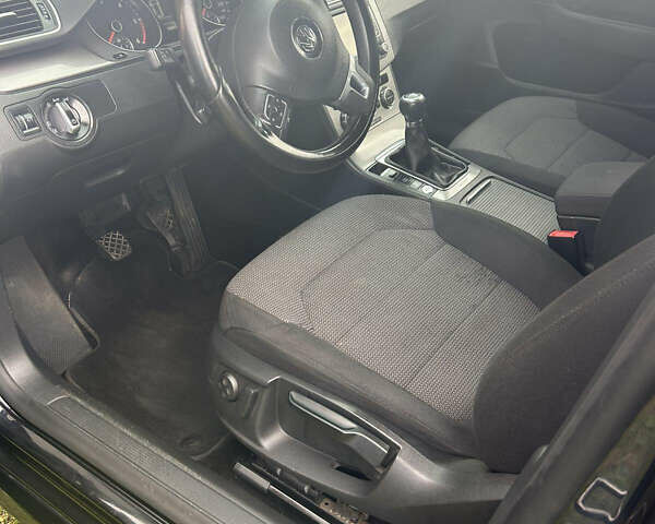 Черный Фольксваген Пассат, объемом двигателя 1.97 л и пробегом 321 тыс. км за 10200 $, фото 7 на Automoto.ua