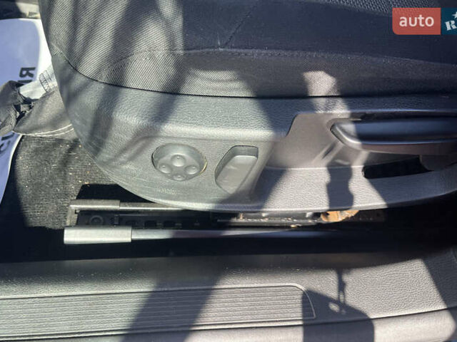 Черный Фольксваген Пассат, объемом двигателя 1.97 л и пробегом 130 тыс. км за 10000 $, фото 13 на Automoto.ua