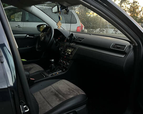 Черный Фольксваген Пассат, объемом двигателя 1.6 л и пробегом 244 тыс. км за 8750 $, фото 11 на Automoto.ua