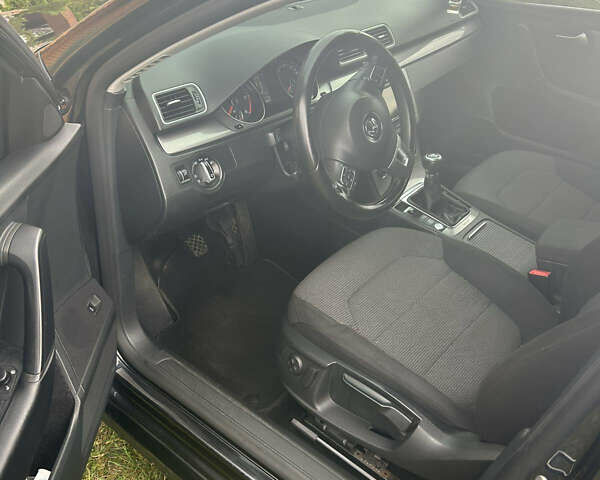 Черный Фольксваген Пассат, объемом двигателя 1.97 л и пробегом 321 тыс. км за 10200 $, фото 13 на Automoto.ua