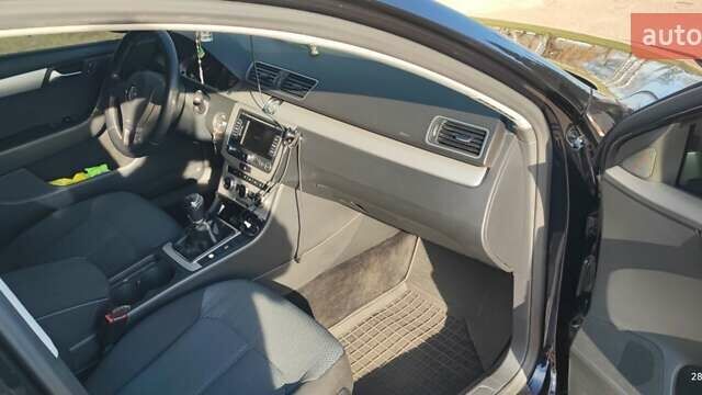 Чорний Фольксваген Пассат, об'ємом двигуна 1.6 л та пробігом 325 тис. км за 9100 $, фото 17 на Automoto.ua