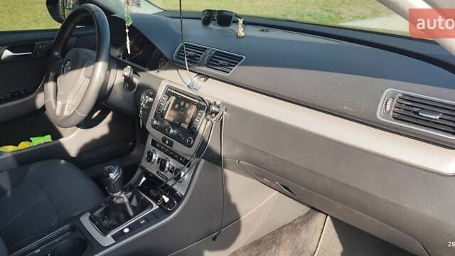 Чорний Фольксваген Пассат, об'ємом двигуна 1.6 л та пробігом 325 тис. км за 9100 $, фото 23 на Automoto.ua