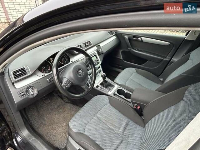 Черный Фольксваген Пассат, объемом двигателя 1.6 л и пробегом 320 тыс. км за 10000 $, фото 3 на Automoto.ua