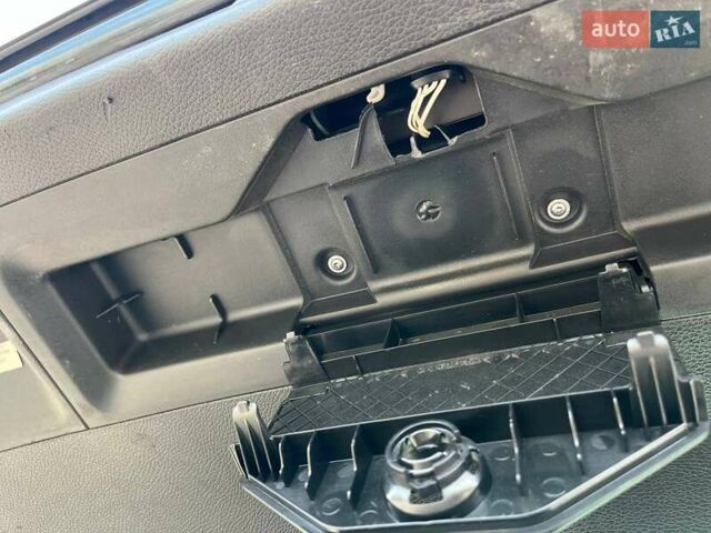 Чорний Фольксваген Пассат, об'ємом двигуна 1.97 л та пробігом 294 тис. км за 13000 $, фото 19 на Automoto.ua