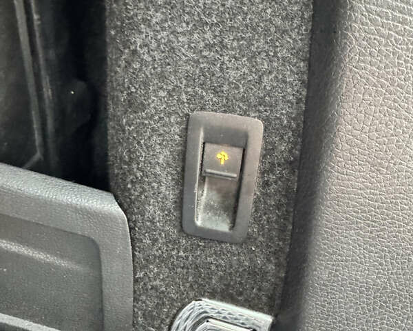 Чорний Фольксваген Пассат, об'ємом двигуна 1.97 л та пробігом 333 тис. км за 10500 $, фото 37 на Automoto.ua