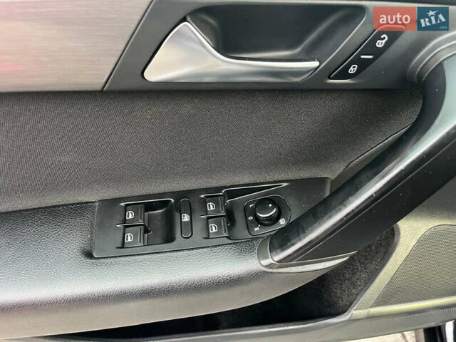 Чорний Фольксваген Пассат, об'ємом двигуна 2 л та пробігом 245 тис. км за 10600 $, фото 12 на Automoto.ua