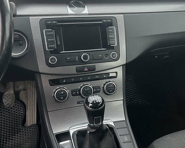 Черный Фольксваген Пассат, объемом двигателя 1.6 л и пробегом 279 тыс. км за 8500 $, фото 17 на Automoto.ua