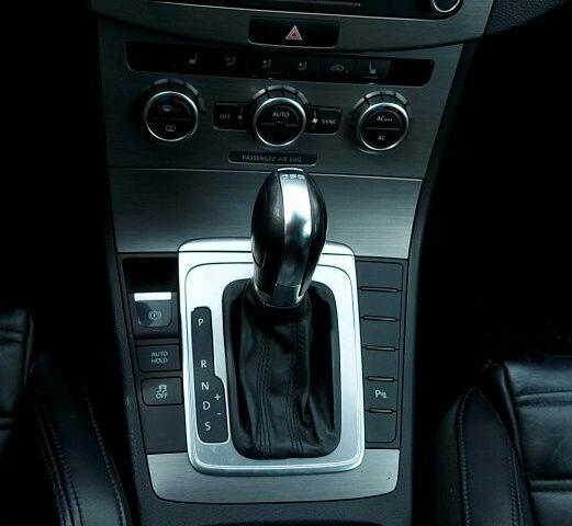 Черный Фольксваген Пассат, объемом двигателя 1.4 л и пробегом 243 тыс. км за 9000 $, фото 16 на Automoto.ua