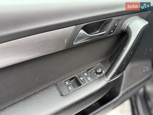 Черный Фольксваген Пассат, объемом двигателя 1.8 л и пробегом 196 тыс. км за 10900 $, фото 17 на Automoto.ua