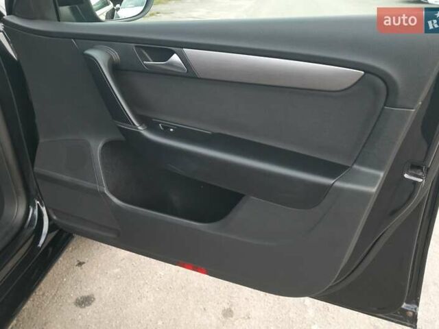 Черный Фольксваген Пассат, объемом двигателя 1.8 л и пробегом 165 тыс. км за 10799 $, фото 56 на Automoto.ua