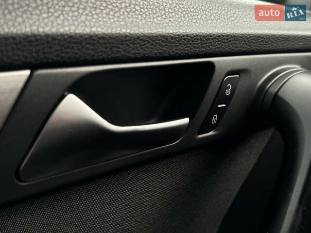 Чорний Фольксваген Пассат, об'ємом двигуна 2 л та пробігом 231 тис. км за 12500 $, фото 49 на Automoto.ua