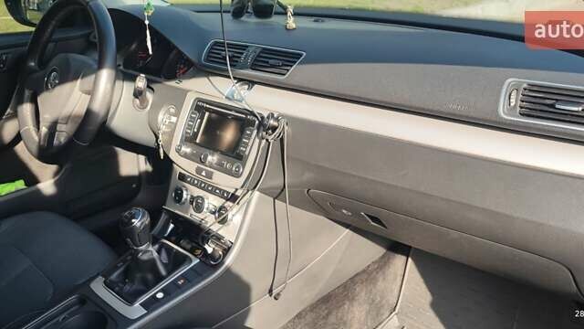 Чорний Фольксваген Пассат, об'ємом двигуна 1.6 л та пробігом 325 тис. км за 9100 $, фото 21 на Automoto.ua