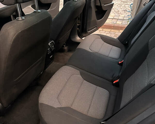 Черный Фольксваген Пассат, объемом двигателя 1.97 л и пробегом 321 тыс. км за 9800 $, фото 7 на Automoto.ua