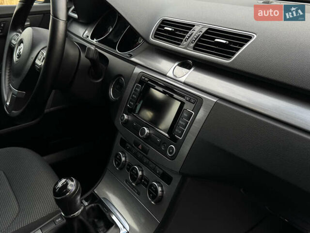 Чорний Фольксваген Пассат, об'ємом двигуна 2 л та пробігом 231 тис. км за 12500 $, фото 36 на Automoto.ua