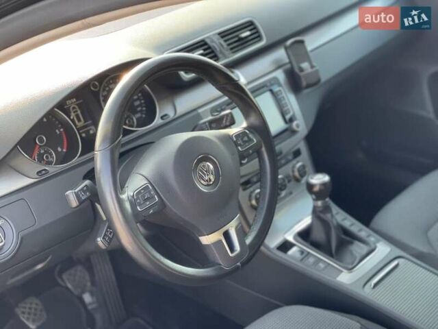 Черный Фольксваген Пассат, объемом двигателя 0 л и пробегом 197 тыс. км за 10700 $, фото 12 на Automoto.ua