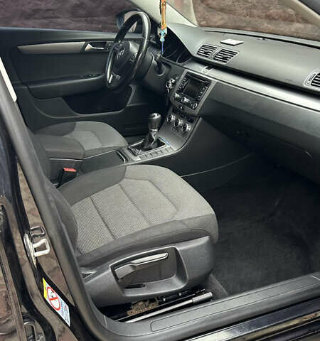 Черный Фольксваген Пассат, объемом двигателя 1.6 л и пробегом 240 тыс. км за 8300 $, фото 6 на Automoto.ua