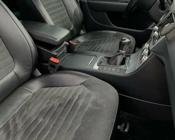 Чорний Фольксваген Пассат, об'ємом двигуна 2 л та пробігом 287 тис. км за 12500 $, фото 30 на Automoto.ua