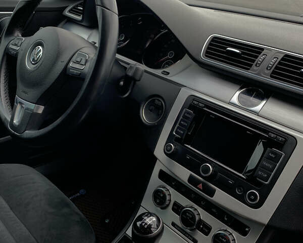 Чорний Фольксваген Пассат, об'ємом двигуна 2 л та пробігом 287 тис. км за 12500 $, фото 31 на Automoto.ua