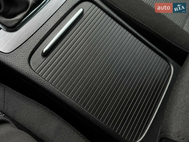 Чорний Фольксваген Пассат, об'ємом двигуна 2 л та пробігом 231 тис. км за 12500 $, фото 62 на Automoto.ua