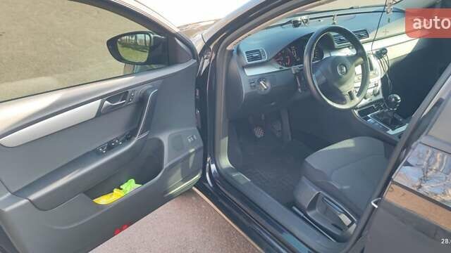 Чорний Фольксваген Пассат, об'ємом двигуна 1.6 л та пробігом 325 тис. км за 9100 $, фото 22 на Automoto.ua