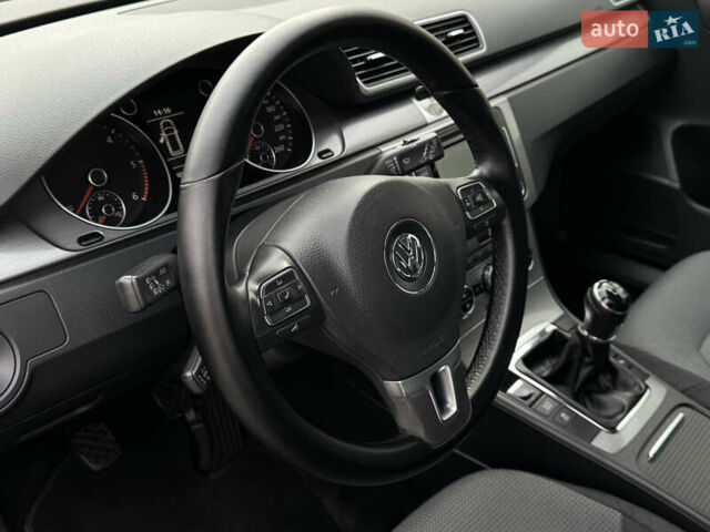 Чорний Фольксваген Пассат, об'ємом двигуна 2 л та пробігом 231 тис. км за 12500 $, фото 11 на Automoto.ua