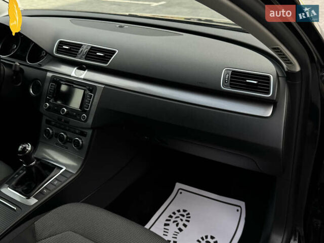 Чорний Фольксваген Пассат, об'ємом двигуна 2 л та пробігом 231 тис. км за 12500 $, фото 35 на Automoto.ua