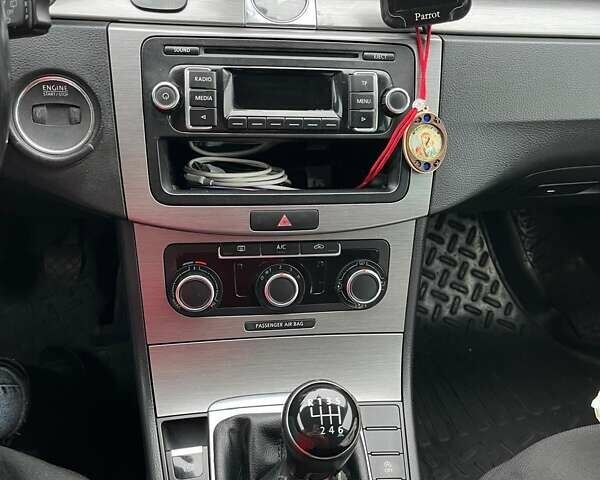 Чорний Фольксваген Пассат, об'ємом двигуна 1.6 л та пробігом 370 тис. км за 8300 $, фото 12 на Automoto.ua