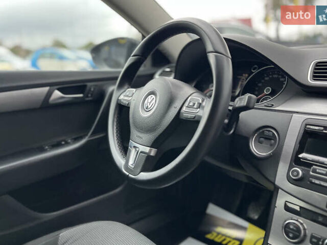 Черный Фольксваген Пассат, объемом двигателя 1.97 л и пробегом 250 тыс. км за 10000 $, фото 21 на Automoto.ua