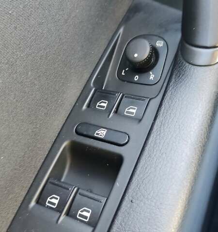 Чорний Фольксваген Пассат, об'ємом двигуна 1.97 л та пробігом 272 тис. км за 11500 $, фото 12 на Automoto.ua