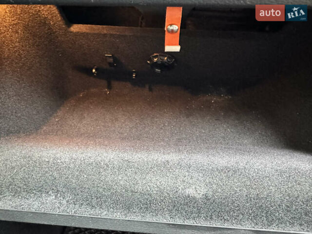 Чорний Фольксваген Пассат, об'ємом двигуна 1.97 л та пробігом 333 тис. км за 10500 $, фото 17 на Automoto.ua