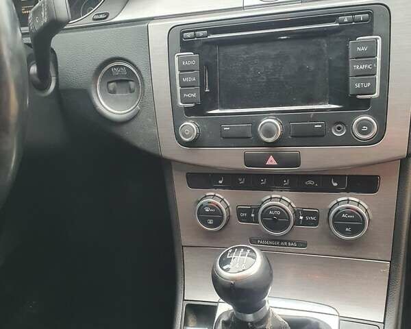 Черный Фольксваген Пассат, объемом двигателя 1.97 л и пробегом 388 тыс. км за 10650 $, фото 7 на Automoto.ua