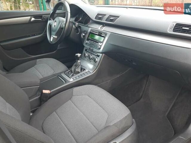 Черный Фольксваген Пассат, объемом двигателя 1.8 л и пробегом 165 тыс. км за 10799 $, фото 61 на Automoto.ua