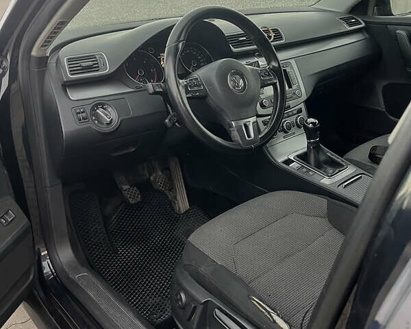 Черный Фольксваген Пассат, объемом двигателя 1.6 л и пробегом 279 тыс. км за 8500 $, фото 13 на Automoto.ua