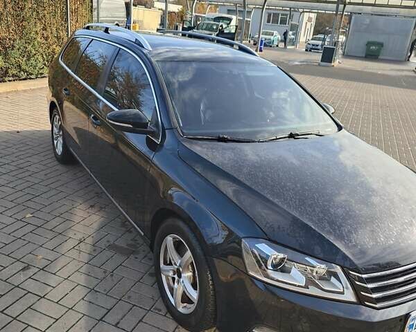 Черный Фольксваген Пассат, объемом двигателя 1.39 л и пробегом 300 тыс. км за 8000 $, фото 2 на Automoto.ua