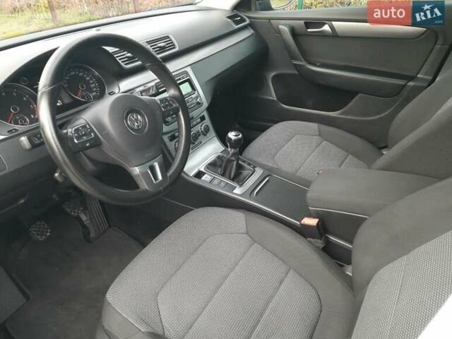 Черный Фольксваген Пассат, объемом двигателя 1.8 л и пробегом 165 тыс. км за 10799 $, фото 30 на Automoto.ua