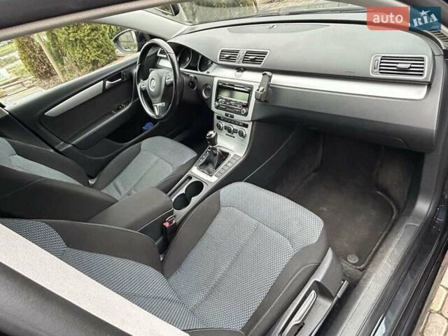 Черный Фольксваген Пассат, объемом двигателя 1.6 л и пробегом 320 тыс. км за 10000 $, фото 8 на Automoto.ua