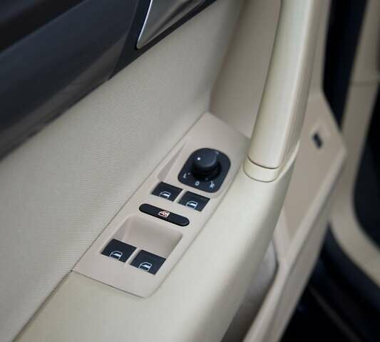 Черный Фольксваген Пассат, объемом двигателя 2 л и пробегом 180 тыс. км за 8687 $, фото 12 на Automoto.ua