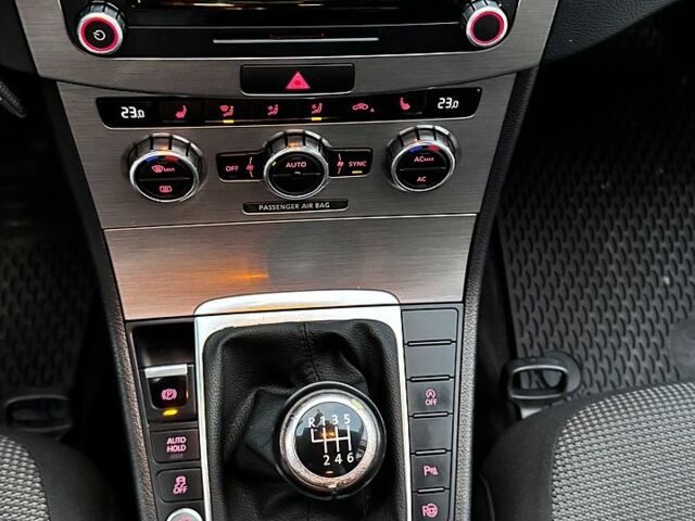 Черный Фольксваген Пассат, объемом двигателя 2 л и пробегом 352 тыс. км за 10800 $, фото 6 на Automoto.ua