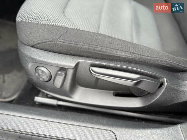 Черный Фольксваген Пассат, объемом двигателя 1.8 л и пробегом 196 тыс. км за 10900 $, фото 16 на Automoto.ua