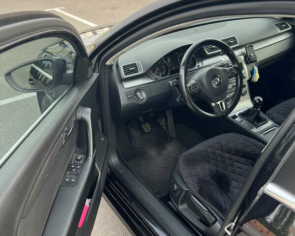 Чорний Фольксваген Пассат, об'ємом двигуна 1.6 л та пробігом 265 тис. км за 11600 $, фото 10 на Automoto.ua