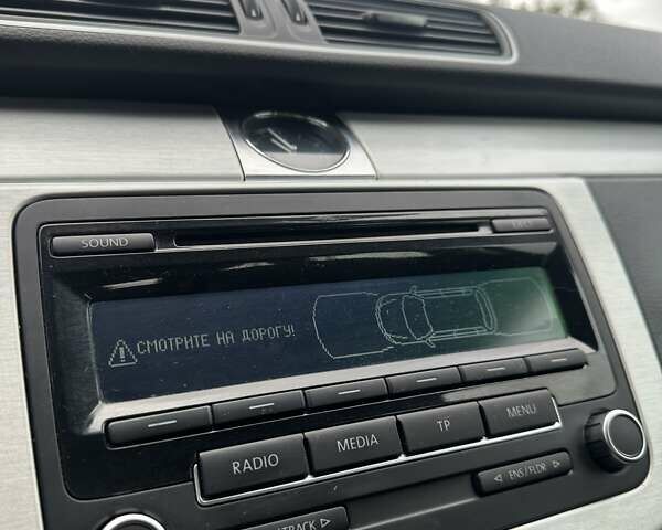 Черный Фольксваген Пассат, объемом двигателя 1.6 л и пробегом 245 тыс. км за 11999 $, фото 30 на Automoto.ua