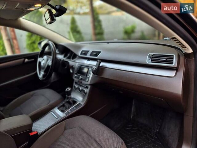 Черный Фольксваген Пассат, объемом двигателя 1.6 л и пробегом 195 тыс. км за 9700 $, фото 68 на Automoto.ua