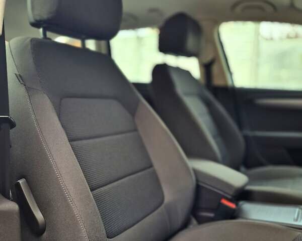 Черный Фольксваген Пассат, объемом двигателя 1.6 л и пробегом 195 тыс. км за 9700 $, фото 72 на Automoto.ua