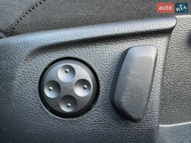 Чорний Фольксваген Пассат, об'ємом двигуна 2 л та пробігом 244 тис. км за 12750 $, фото 45 на Automoto.ua