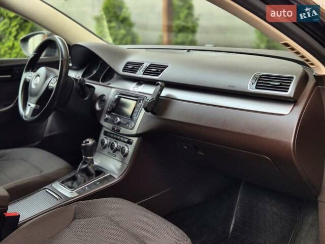 Черный Фольксваген Пассат, объемом двигателя 1.6 л и пробегом 195 тыс. км за 9700 $, фото 69 на Automoto.ua