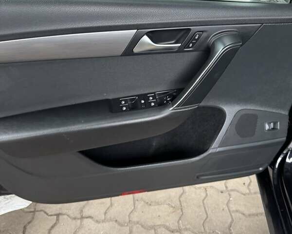 Черный Фольксваген Пассат, объемом двигателя 1.6 л и пробегом 228 тыс. км за 14000 $, фото 14 на Automoto.ua