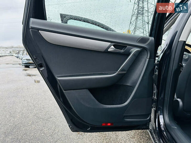 Чорний Фольксваген Пассат, об'ємом двигуна 2 л та пробігом 190 тис. км за 11500 $, фото 17 на Automoto.ua