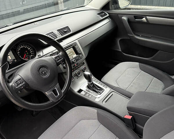 Чорний Фольксваген Пассат, об'ємом двигуна 2 л та пробігом 230 тис. км за 12300 $, фото 24 на Automoto.ua