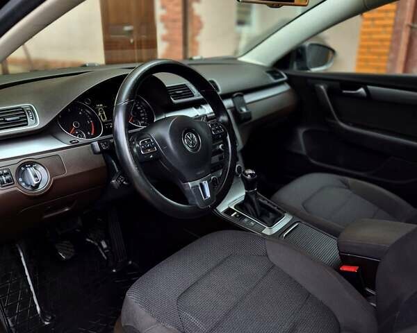 Черный Фольксваген Пассат, объемом двигателя 1.6 л и пробегом 195 тыс. км за 9700 $, фото 49 на Automoto.ua