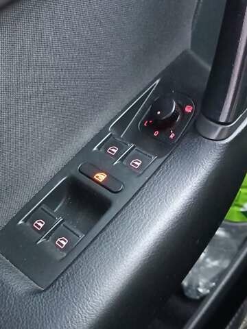 Черный Фольксваген Пассат, объемом двигателя 1.6 л и пробегом 270 тыс. км за 11000 $, фото 8 на Automoto.ua